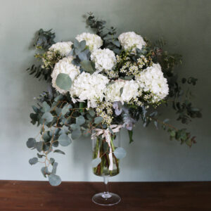 Copa de cristal con hortensias